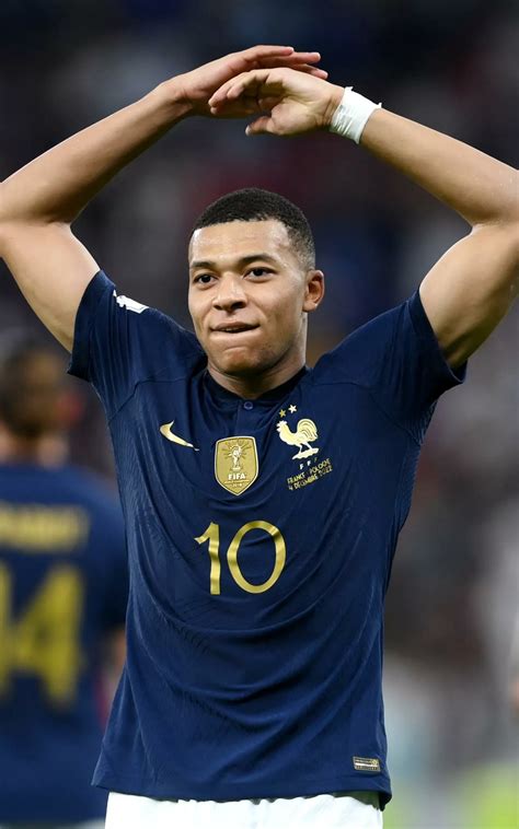 how old is kylian mbappe 2022
